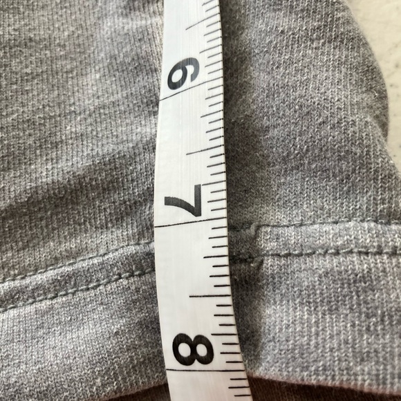 urban outfitters Boy Shorts Women’s Sz M Pull On Gray Fleece Pockets‎ 8” Inseam - Picture 7 of 8